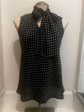 NINE WEST - Sleeveless Polka Dot Tie-Neck Top - Navy / White